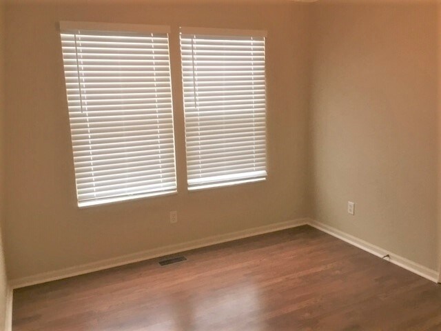 Foto del edificio - 220 Kemperwood Dr