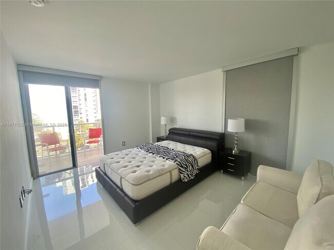Foto del edificio - 3731 N Country Club Dr