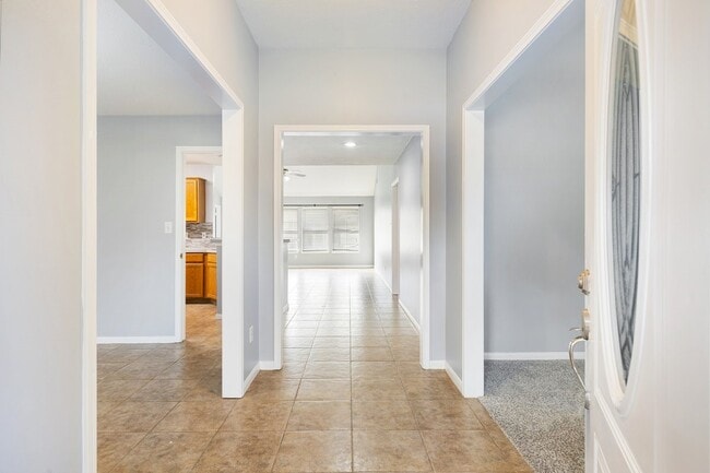 Building Photo - 2922 Abbey Field Dr