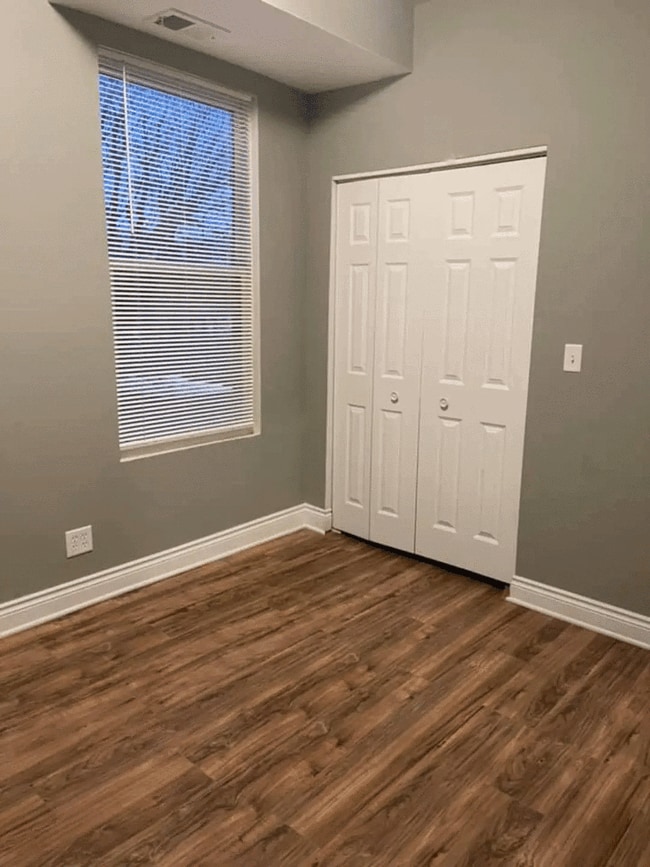 Building Photo - 6337 S Loomis Blvd