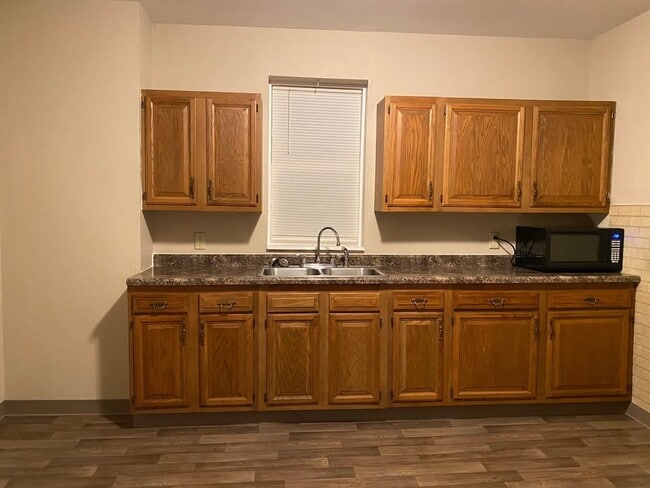 Building Photo - Redbrick Apartments