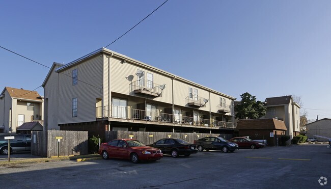 Building Photo - Woodridge Condominiums