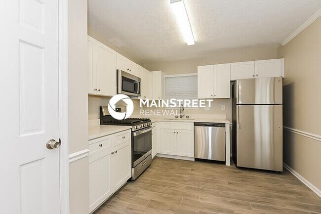 Building Photo - 3 Bedroom Pet-Friendly Home in Acworth, GA with Main Street Renewal