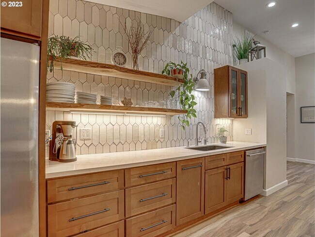 Foto del edificio - Large Unique Property Offering True Countr...
