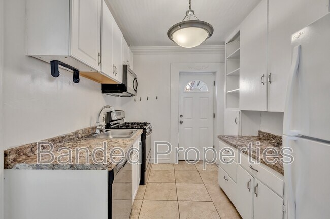 Foto del edificio - 741 E Center St