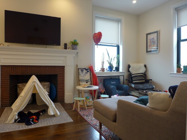 Building Photo - 1900 Washington St