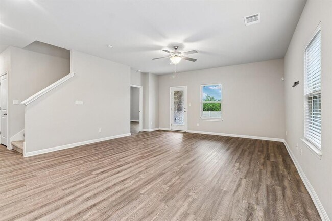 Building Photo - 616 Sigourney Wy