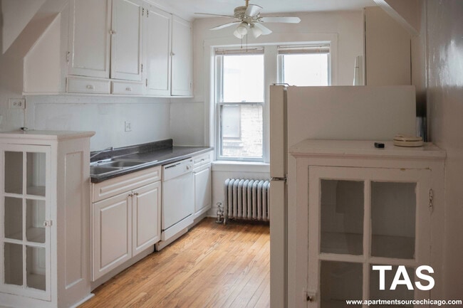 Building Photo - 3902 W Argyle St