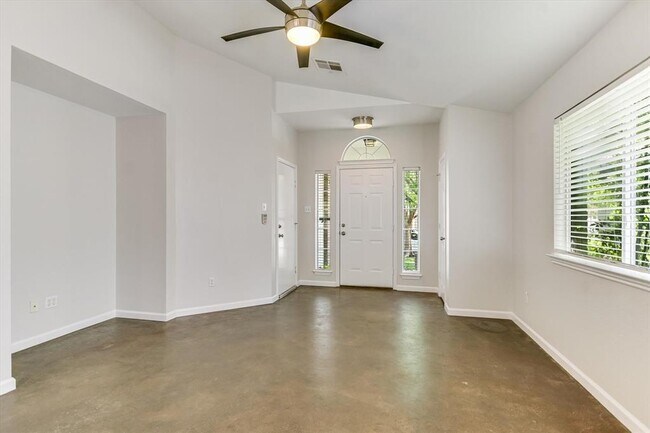 Foto del edificio - 11518 James B Connolly Ln