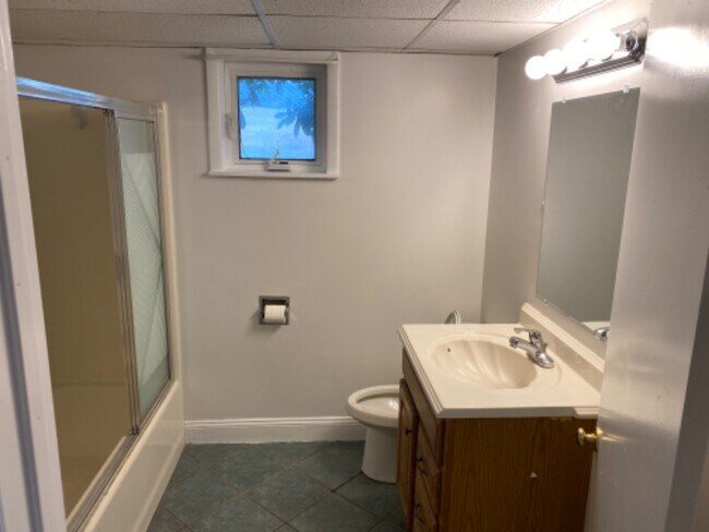 Foto del edificio - 584 Valley Rd