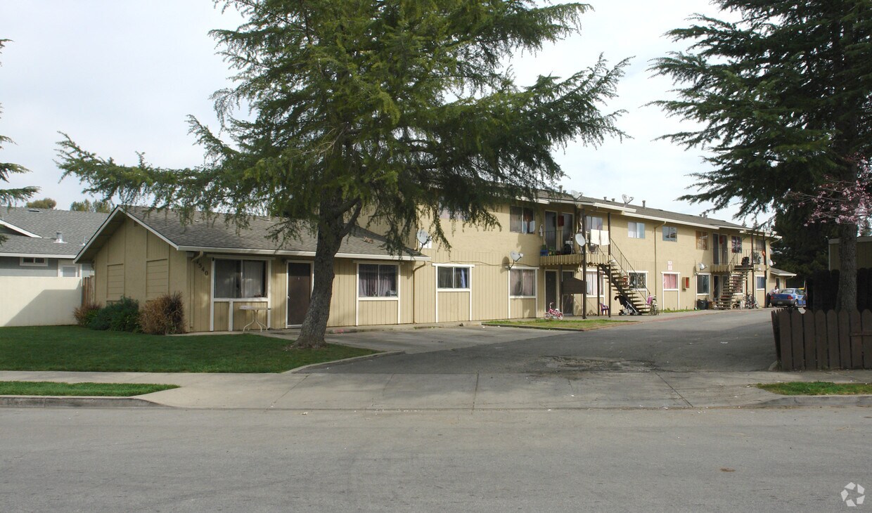 Foto principal - 7540 Rogers Ln