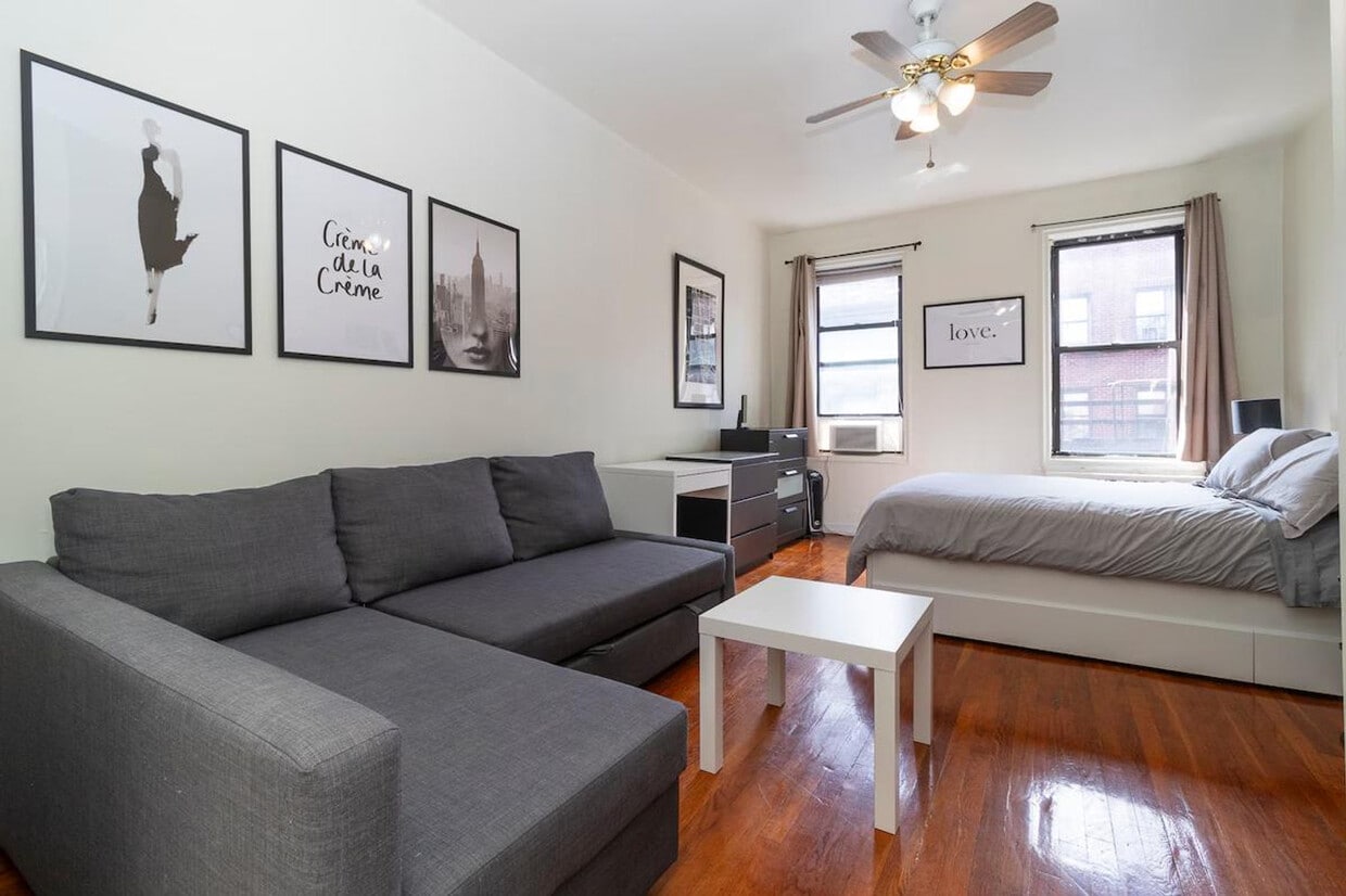 Primary Photo - 300 E 82nd St