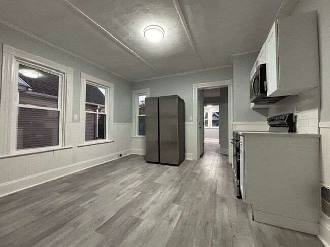 Building Photo - 1158 Howard Ave