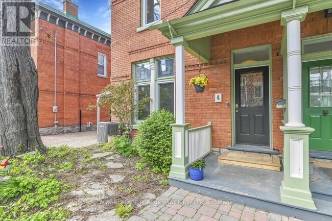Building Photo - 4 Hartington Pl