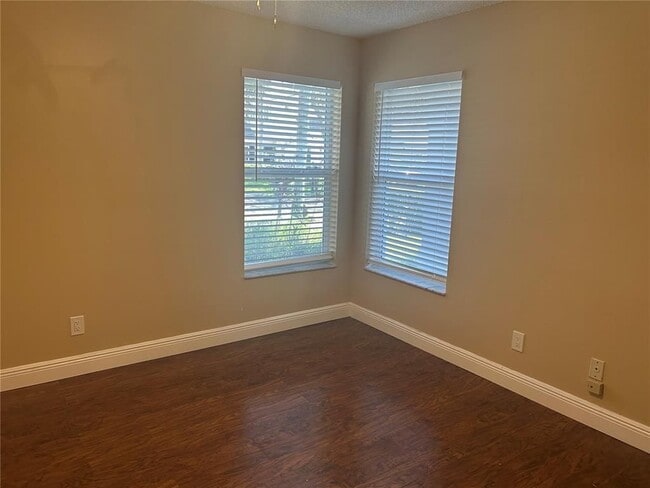 Foto del edificio - 2939 Myrtle Oak Cir