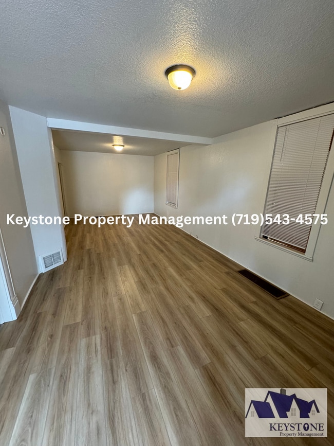 Building Photo - Cozy & Comfortable South-side Home 1 Bedro...