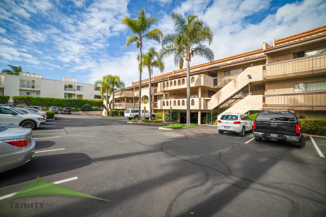 Primary Photo - 2564 Navarra Dr
