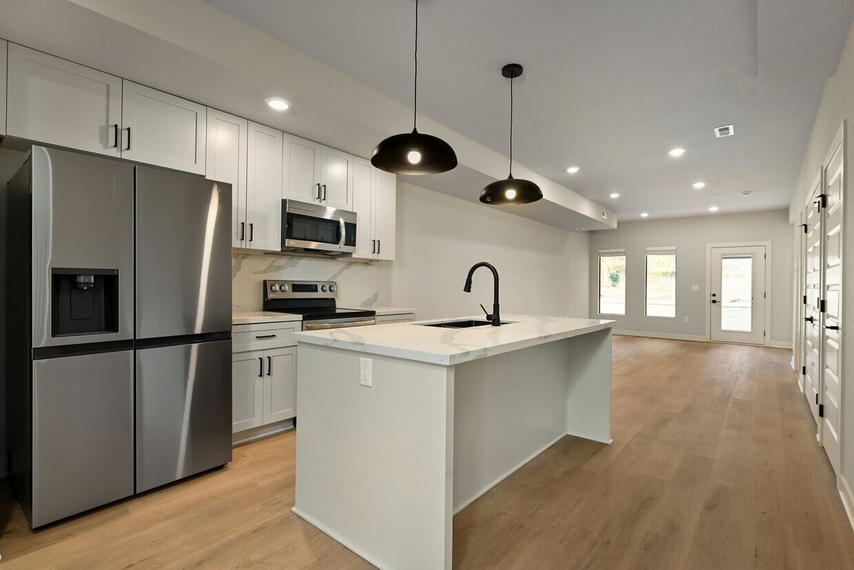 Foto principal - Luxury 2-Bedroom Townhome