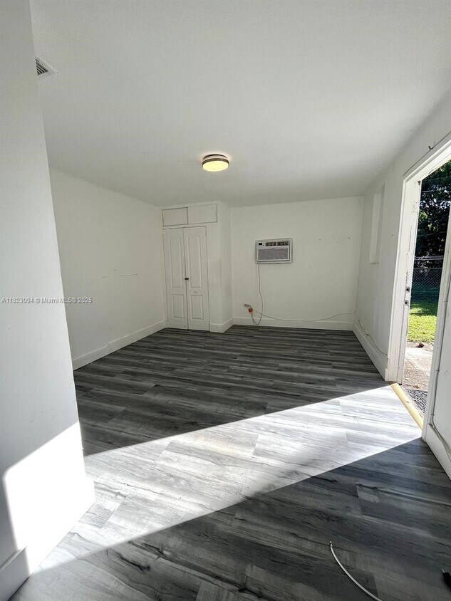 Foto del edificio - 1648 NE 172nd St