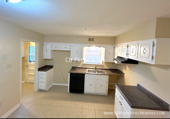 Foto del edificio - 5300 Pipers Gap Dr