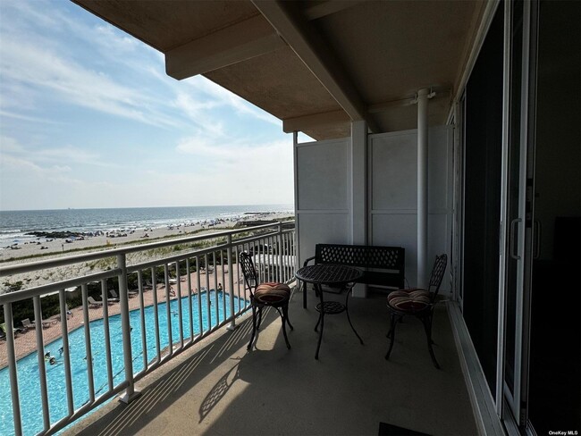 Foto del edificio - 830 Shore Rd