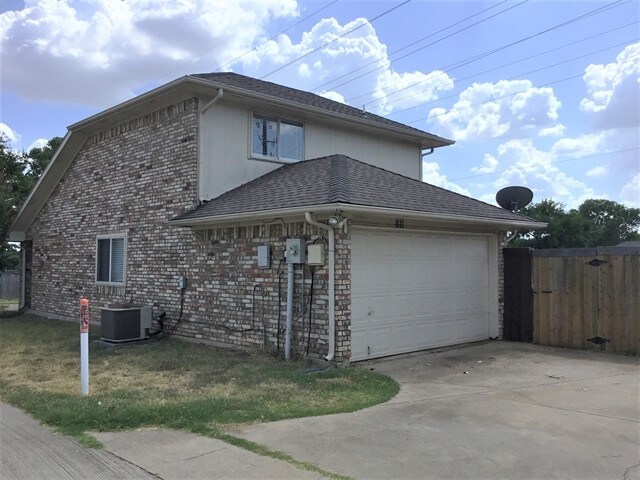 Building Photo - 811 Burr Oak Drive