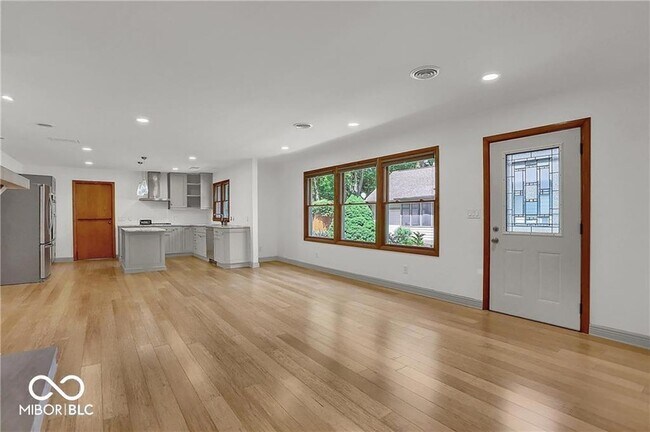 Foto del edificio - 760 W Pine St