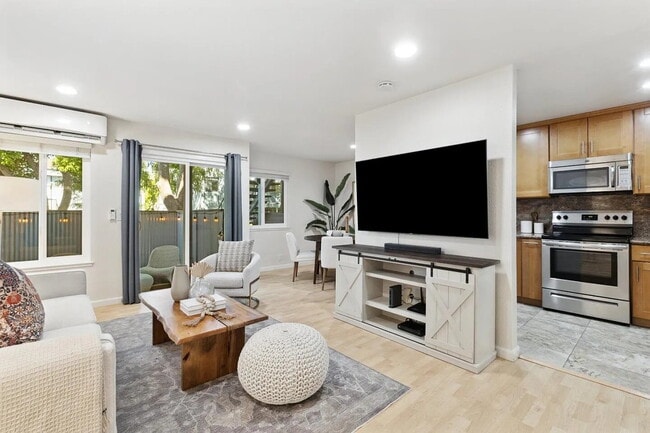Foto del edificio - "Chic 1-Bedroom San Jose Retreat with Luxu...