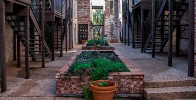 Foto del edificio - 6501 E Hill Dr