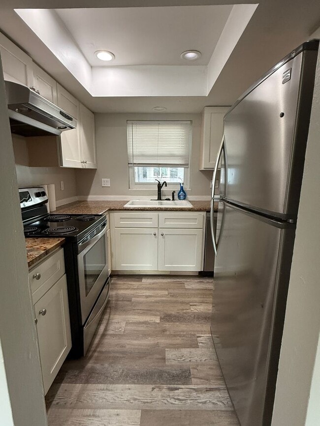 Foto del edificio - Largo Triplex 2/1 MOVE IN READY