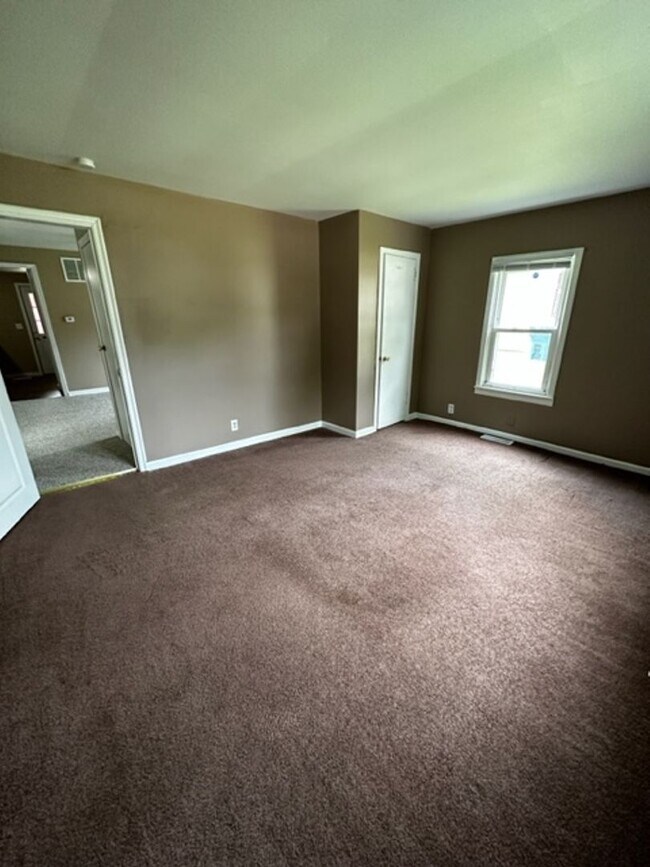 Building Photo - 3 Bedroom 1 bath - Gas City