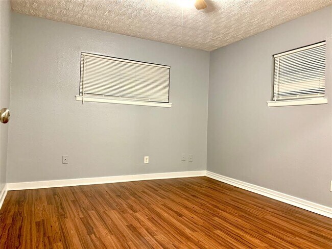 Building Photo - 7513 Lockwood Dr