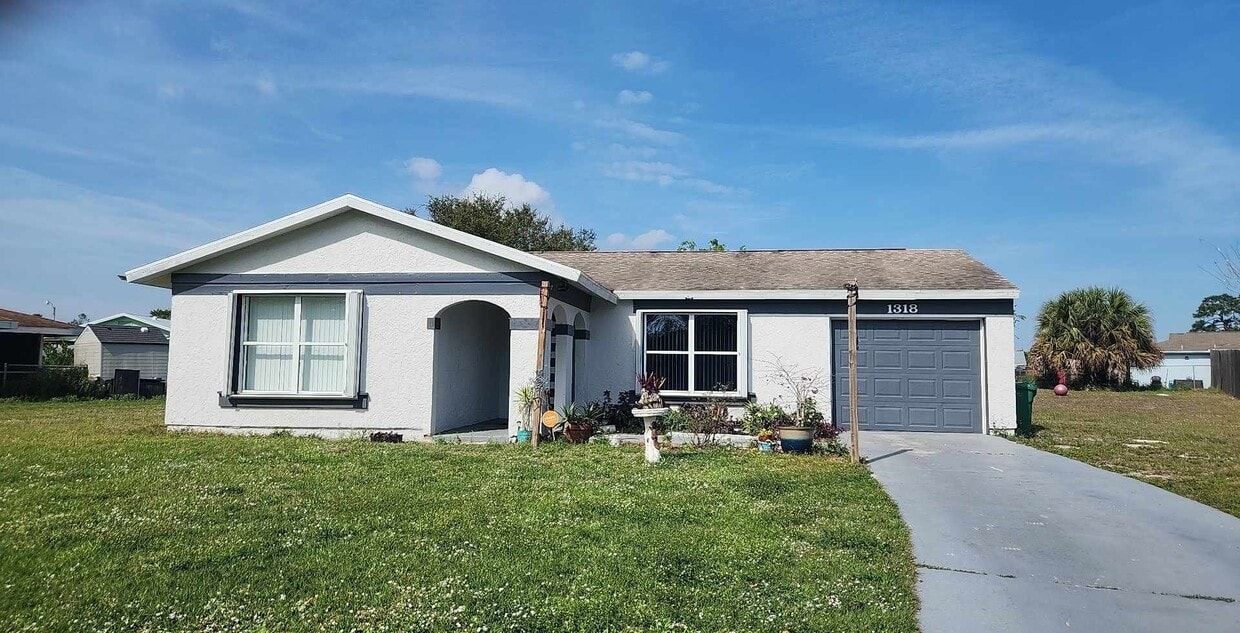 1318 SE Larose Ct, Port Saint Lucie, FL 34952 House Rental in Port
