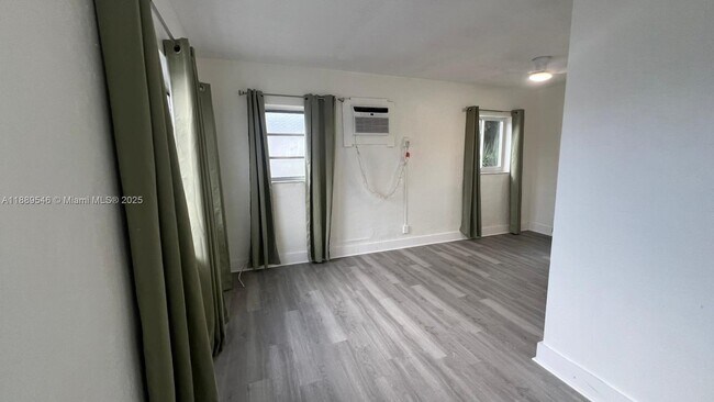 Foto del edificio - 6300 Miramar Pkwy