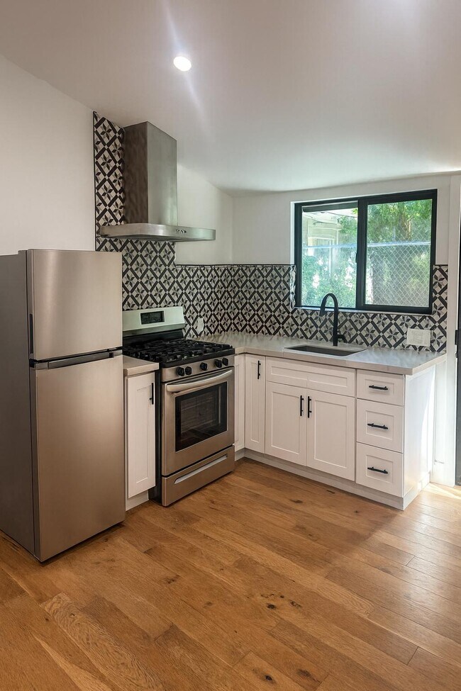 Foto del edificio - 5644 Oso Ave