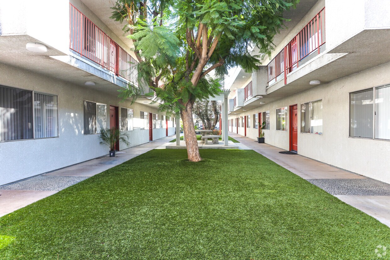 Sherman Oaks Gardens Apartments in Sherman Oaks, CA Westside Rentals