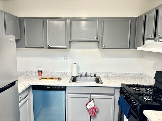 New stainless steel appliances. - 3801 Swann Rd