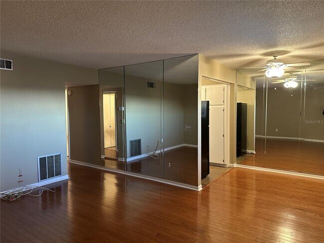 Foto del edificio - 209 NE Lincoln Cir N