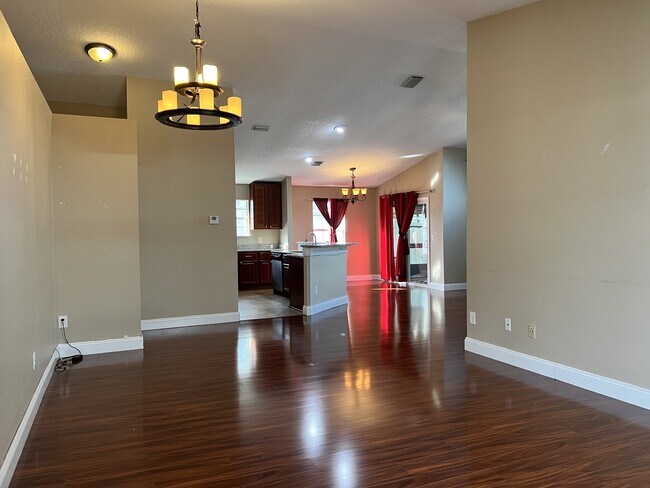 Building Photo - 6547 Grosvenor Ln