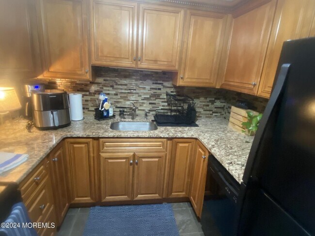 Foto del edificio - 330 Shore Dr