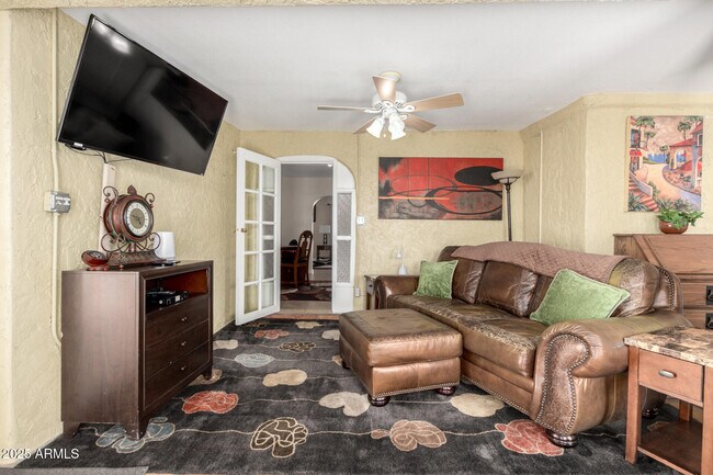 Foto del edificio - 6830 E Edgemont Ave