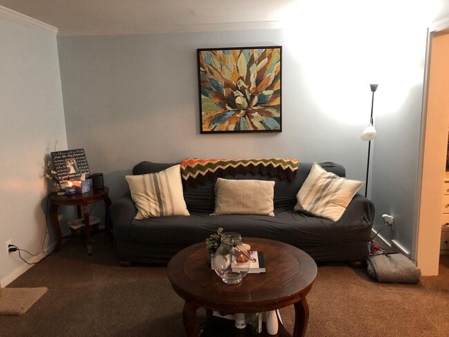 Family room - 525 25th St