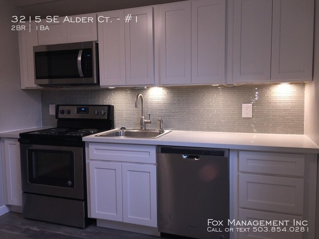 Building Photo - 3215 SE Alder Ct