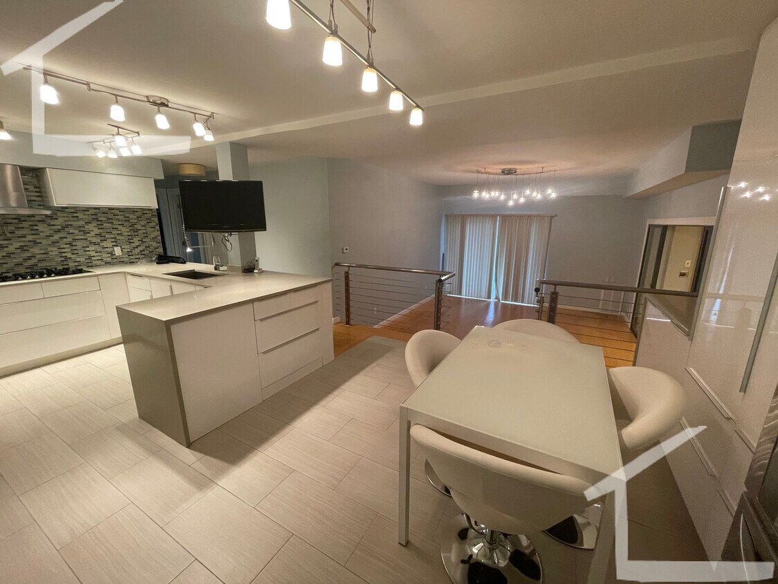 Foto principal - CHESTNUT HILL 2BED / 2BATH WITH HEAT AND H...