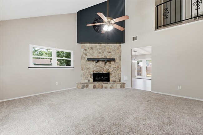 Foto del edificio - 4118 Garden Springs Dr