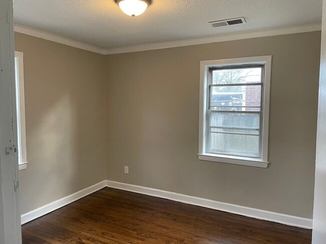 Building Photo - 4280 Emily Ave