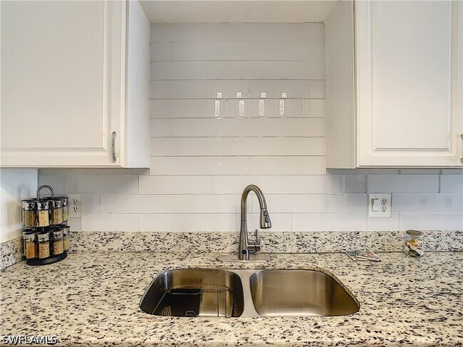 Foto del edificio - 4625 Bayshore Dr