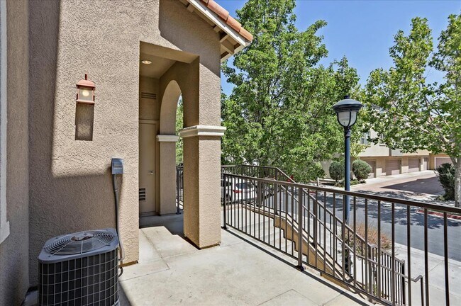 Building Photo - 4482 Moulin Pl