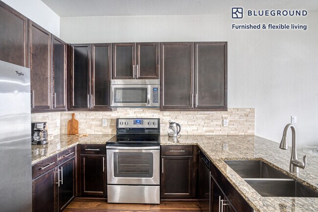 Building Photo - 422 W Riverside Dr