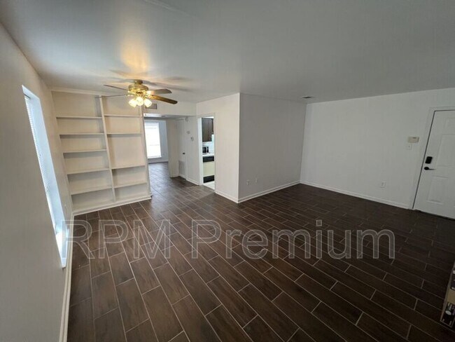 Foto del edificio - 4547 Alvin Dark Ave